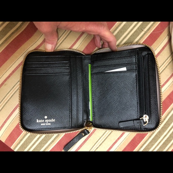 NWT kate spade wallet - Picture 4 of 6